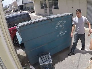 Realiti seks luar di belakang tin tong sampah dengan Alexa Appropriate for
