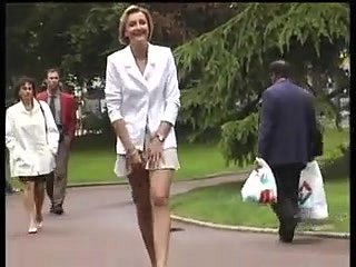 French parka fruit yang retro porno dengan vagina publik berkedip di luar ruangan