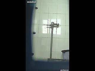 chinesische Mädchen gehen nach toilet.123