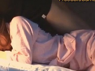 озорной японский обман, а подруга спит