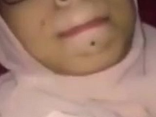 Jovem velado mulher paquistanesa desfrutar prática