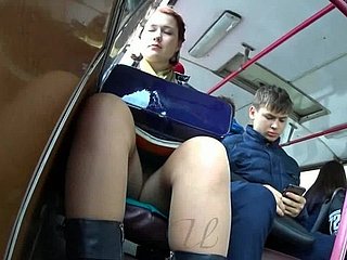 Caméra cachée, upskirt sur le school