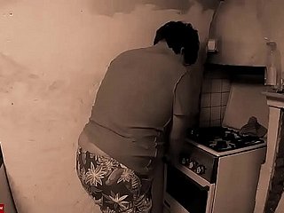 जर्जर रसोई घर में कमबख्त। SAN161