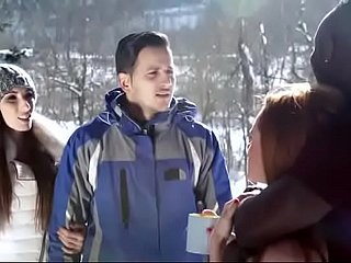 艾拉·休斯 -  Snowbunnies异族色情书刊