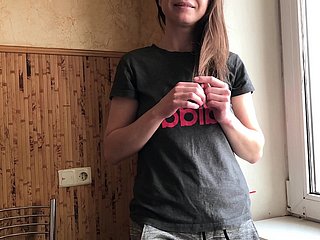 Frère a aidé Ste sœur se détendre avant la première date. Amateur russe avec dialogue