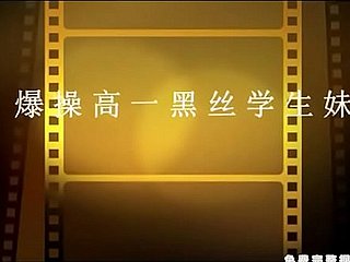 爆 操 19 歲 黑絲 騷貨 極品 粉嫩 多汁 有人 沒 鮑魚 看 的 流 口水 強烈 推薦
