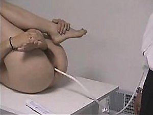 حقنة شرجية للفتاة سيئة ولكن لطيف