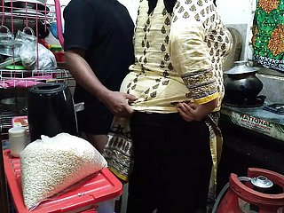 Tamil 55 -jarige hete schoonmoeder geneukt door schoonzoon relating to de keuken - klaarkomen relating to de grote reet