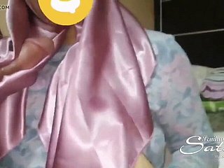 Satynowy Pancut Tudung