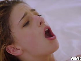 VIXEN.com Mala hija ama demasiado el sexo