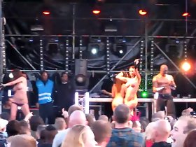 naakt op het party line gogo meisjes op rave-techno concert 2