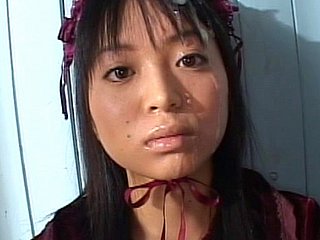 Orang Jepang yang panas tertutupi dalam style mani