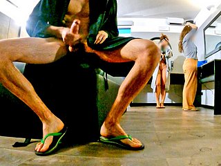 Cuộc phiêu lưu phòng vệ sinh hỗn hợp: Phần thứ hai của cuộc phiêu lưu, vòi ló
