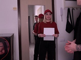 Freche Lieferung Babe lid Mund Fick als Tipps eines Kunden