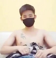 Cậu bé dễ thương châu Á