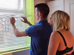 femme au foyer britannique Amy mûre suce et baise
