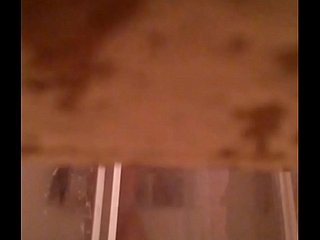 mengintip seorang gadis cina di bilik mandi