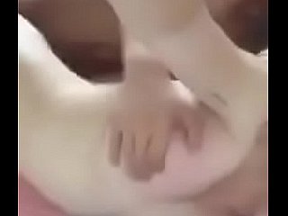 Un hang on chinois asiatique apprécie le sexe