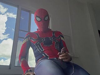 Spiderman lavora da casa