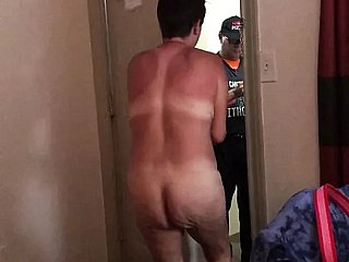 Жена голая получает пиццу