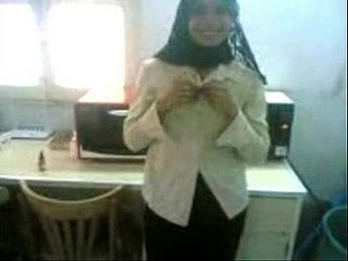 Ragazza araba glum
