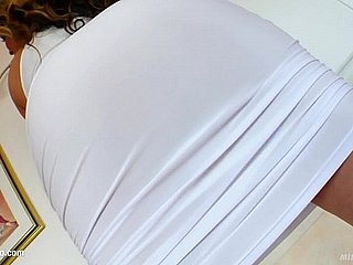 Afrodite milf perempuan murahan menggoda di Milf Show