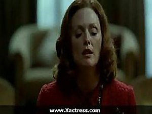 Julianne Moore si rambut merah seksi bercinta dan masturbasi dengan penis dalam adegan seks yang panas