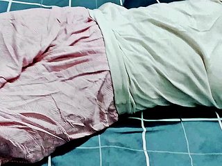 صهري مارس معي الجنس بعد أن نامت أختي غير الشقيقة. جعل مهبلي أحمر اللون من خلال ممارسة الجنس - فيديو عالي الدقة بالكامل