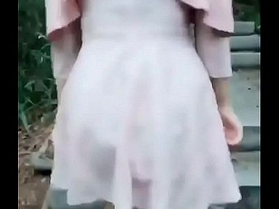 极品女神公园散步时被人尾随强干，直播裸聊：75UJ.COM