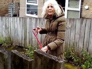 डोरिस 80yo