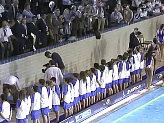 hơn mông trên waterpolo