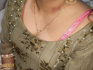 Người vợ Desi Ấn Độ xinh đẹp nhất với lời nói tục tĩu.