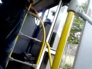 Mông hoàn hảo trên xe buýt