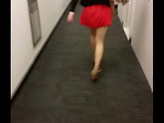 완벽한 이목구비를 자랑하는 이 아름다운 아시아 미녀는 아찔한 미니스커트를 입고 열정적인 만남 속에서 꽉 조이는 모든 구멍들을 사정없이 채워 넣습니다. 그녀의 봉긋한 가슴은 자유롭게 흔들리며 최대한의 삽입을 위해 자세를 취하고, 두꺼운 남근을 꽉 조이는 질 속 깊숙이 받아들입니다. 순종적인 이 음탕한 여자는 얼굴에 사정당하며 흥분으로 축축하게 젖은 음부를 떨다가 눈물을 흘립니다. 그녀는 다양한 체위로 거칠게 박히는 것을 기꺼이 받아들이며, 꽉 조이던 질이 활짝 벌어지면서 황홀경에 찬 비명을 지릅니다. 장면은 그녀의 얼굴과 완벽한 몸이 뜨거운 정액으로 뒤덮인 채, 그녀가 그토록 갈망하던 격렬한 섹스를 끝맺으며 미소 짓는 것으로 마무리됩니다.