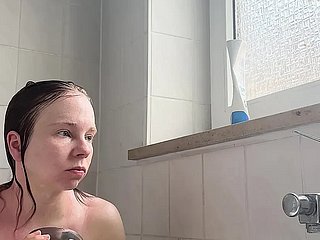 Doświadcz intymnego piękna wydłużonych warg sromowych, lśniących naturalną wilgocią, gdy palce delikatnie je rozchylają. Zobacz, jak idealnie stwardniałe sutki stoją na baczność, wrażliwe na każdy dotyk i powiew. At hand dosadne zbliżenie uchwyca każdy delikatny szczegół kobiecego podniecenia, od subtelnego drżenia ciała po pogłębiający się kolor nabrzmiałej tkanki. Celebracja surowej, niefiltrowanej kobiecej anatomii w jej najbardziej czułym stanie.