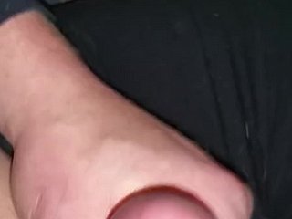 절정 후에도 멈추지 않고 계속되는 격렬한 사랑의 여정을 경험해 보세요. 오르가즘이 온몸을 휘감는 순간, 그들은 새로운 갈망에 사로잡혀 곧바로 원초적인 섹스로 돌아갑니다. 땀에 젖은 몸은 피로를 잊은 듯 격렬하게 뒤얽히고, 혀는 민감한 살결을 핥고 손은 필사적으로 움켜잡고 잡아당깁니다. 그의 pulsating하는 성기가 그녀의 촉촉한 음부에 반복해서 파고드는 모습을 지켜보세요. 매번 더 깊숙이 삽입될 때마다 그들의 쾌락의 마라톤은 멈추지 않는 오럴 섹스, 상상할 수 없는 각도의 거친 삽입, 그리고 동시에 절정에 달하며 눈을 마주치는 은밀한 순간들을 보여줍니다. 만족감은 오히려 더 많은 것을 갈망하는 그들의 욕망을 더욱 부추깁니다.