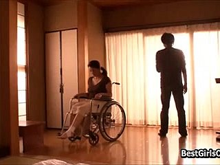 Suami Jepang yang penuh kasih ini mencurahkan perhatian pada hasrat seksual istrinya yang tak terpuaskan dalam tampilan eksplisit gairah perkawinan ini. Adegan dimulai dengan tangan terampilnya menjelajahi setiap lekuk tubuh istrinya sebelum menemukan vagina istrinya yang sudah basah. Lidahnya melakukan keajaiban pada klitoris istrinya yang sensitif, membuatnya menggeliat karena kenikmatan orgasme. Kemudian ia memasukkan penis Jepangnya yang tebal jauh ke dalam vagina istrinya yang menyambut, meregangkannya lebar-lebar. Pasangan ini menjelajahi berbagai posisi saat sang suami mengklaim kepemilikan setiap lubang - mulutnya yang bersemangat, vagina yang basah, dan pantat Asia yang kencang. Jeritan ekstatis sang istri menggema di seluruh ruangan saat akhirnya sang suami melepaskan ejakulasi panasnya jauh di dalam vagina istrinya yang benar-benar puas.