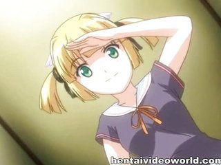 Dziewczyna w strój kąpielowy hentai cipki palcami