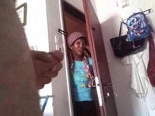 女佣闪光 -