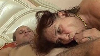 Hairy Granny được tóc cô Done