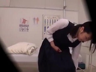Jeunes etudiantes japonaises soumise ауте Medicale