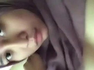 Hete en geile Rich Indonesische Coddle masturbeert