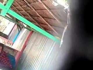 Indonesisch - ngintip jilbaber YG susunya dihisap