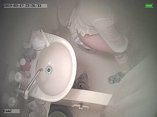 일본의 화장실 시간과 샤워 시간 Overhear CAM 중국 소녀