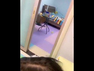 Очень милая китайская девушка Creampie секс Хотя сестра в соседней комнате