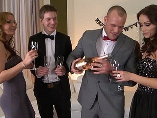 Romantisches Nomination endete mit Gruppen-Sex